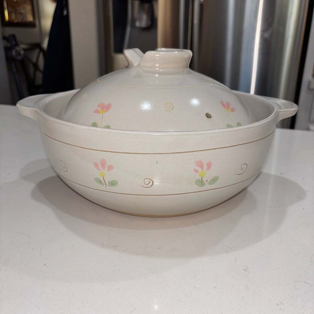 Banko Ware Donabe Clay Earthen Pot with Floral Motif
